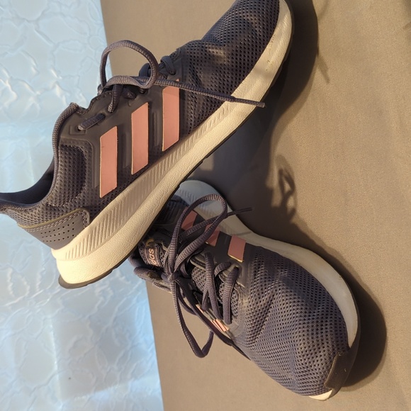 ADIDAS - Picture 2 of 4